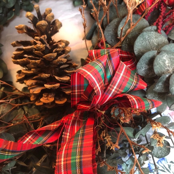 Wreath, Eucalyptus, Red Berries & Ribbon &Pinecone - Picture 4 of 16